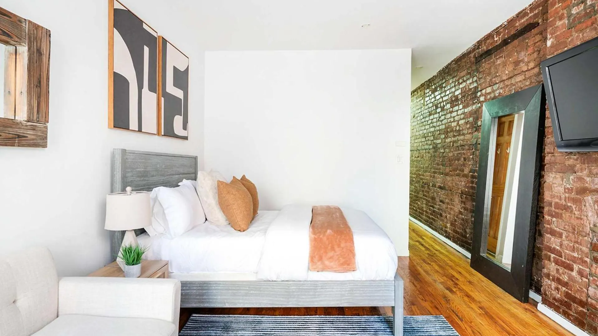 26-3A Studio Gramercy W&D Outdoor Courtyard New York